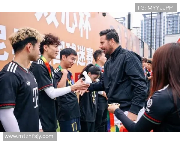 足球巨星齐聚成都开启全球巡回赛 球迷盛宴即将上演